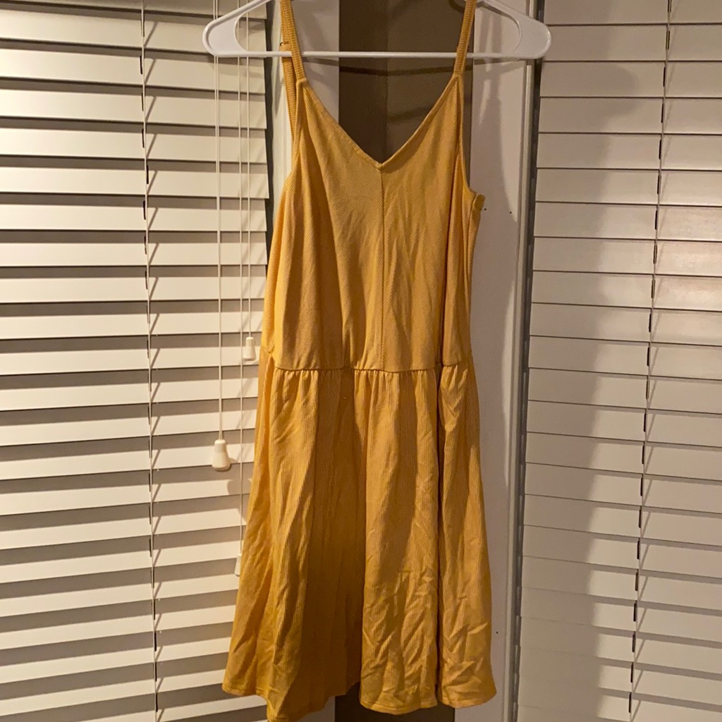 Cute Yellow Dress, Size Small But Can Fit Up To A Medium.